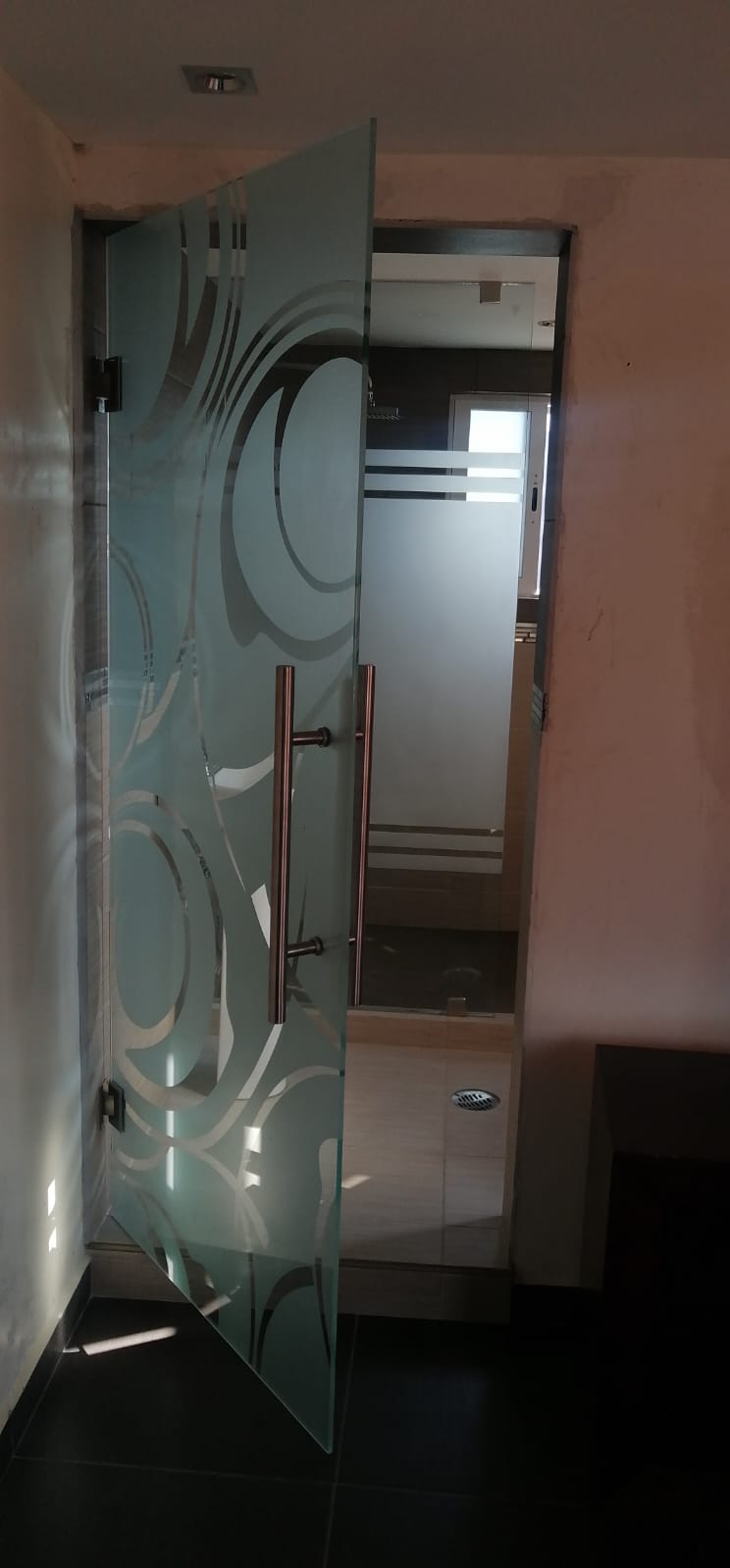 Fotografía adicional de Canceles de Baño y Comerciales