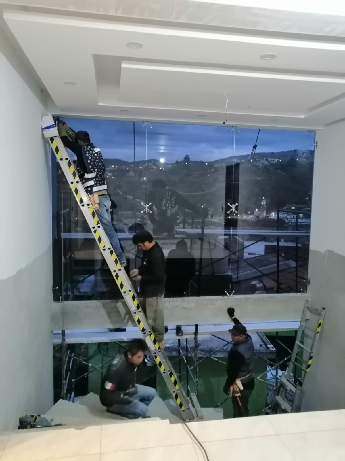 Fotografía adicional de Fachadas Integrales de Cristal y Aluminio
