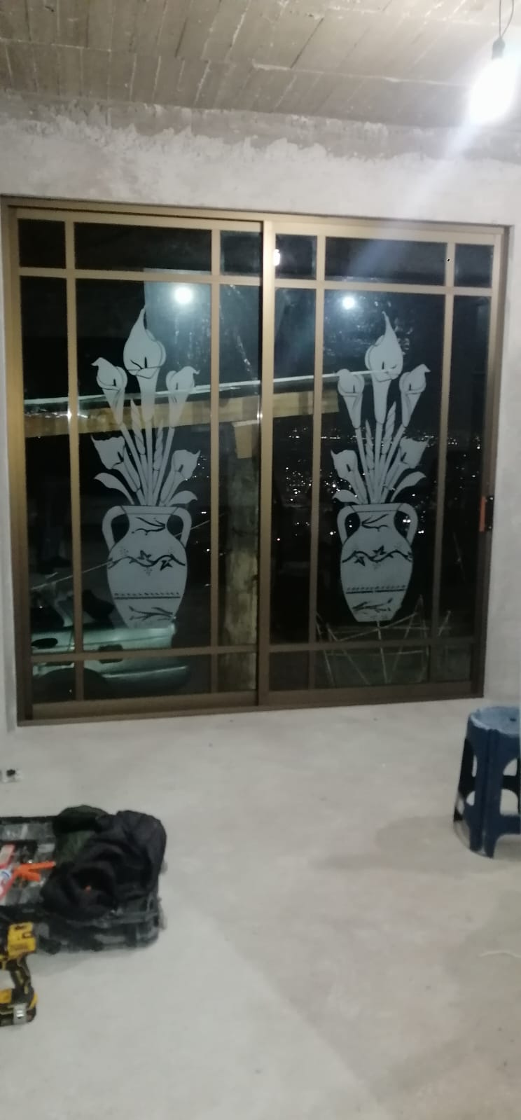 Fotografía adicional de Puertas de Aluminio y Cristal
