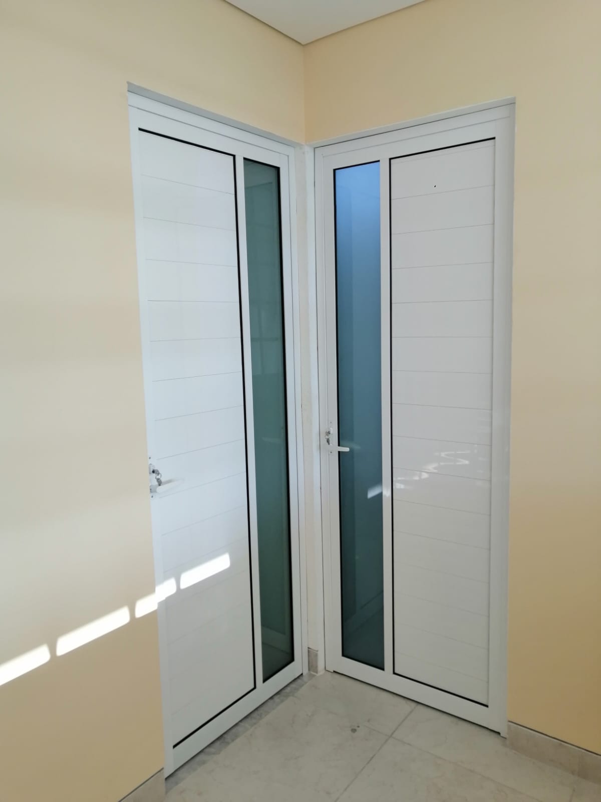 Fotografía adicional de Puertas de Aluminio y Cristal