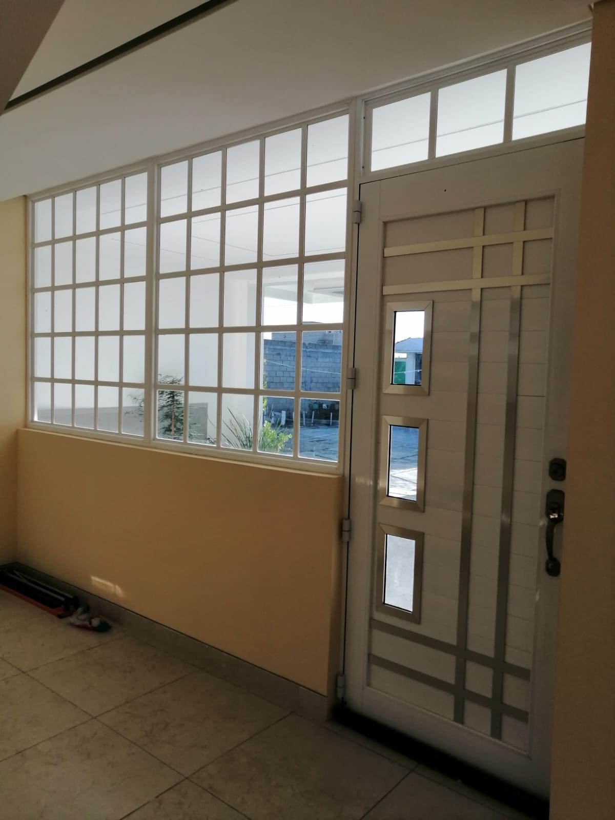 Fotografía adicional de Puertas de Aluminio y Cristal
