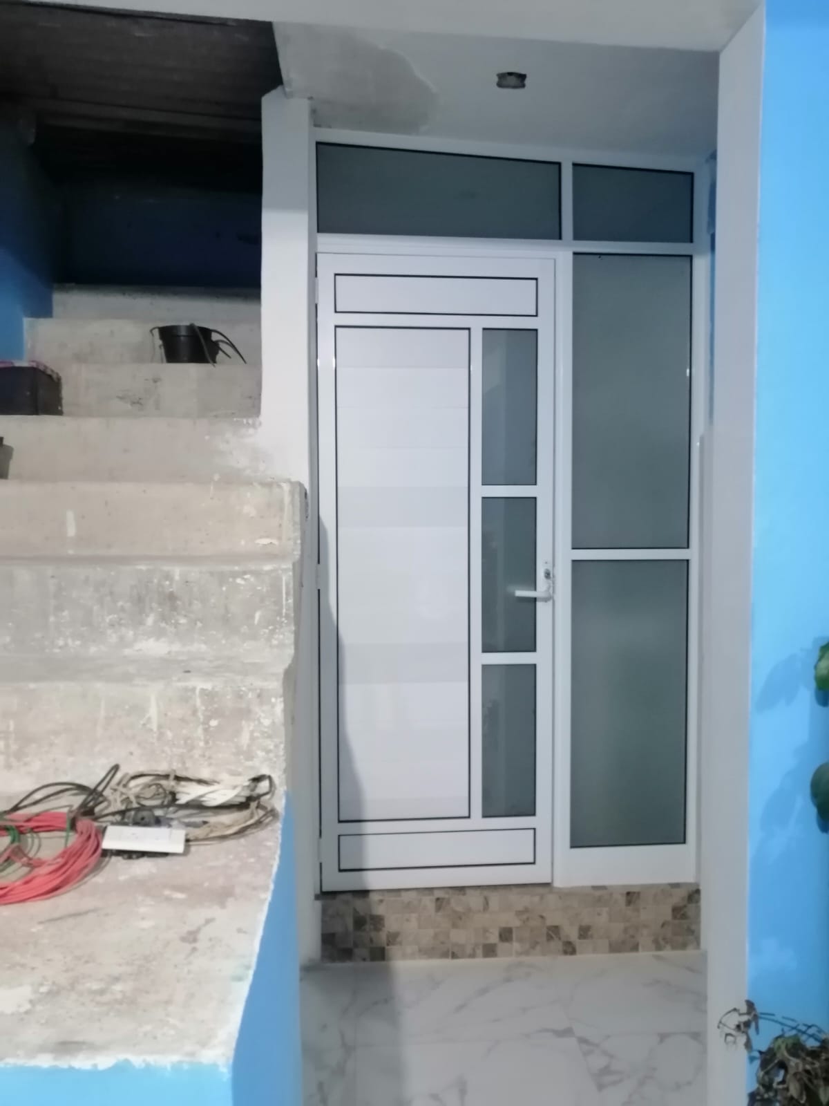 Fotografía adicional de Puertas de Aluminio y Cristal