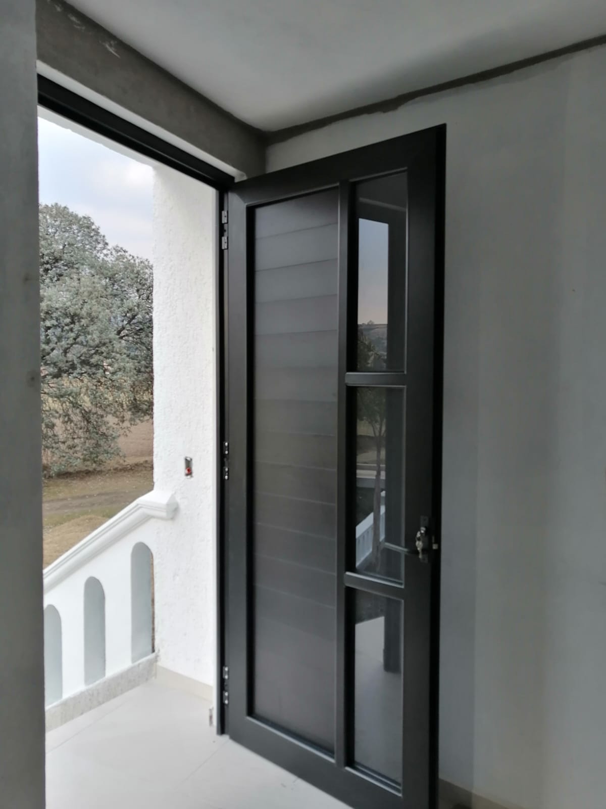 Fotografía adicional de Puertas de Aluminio y Cristal