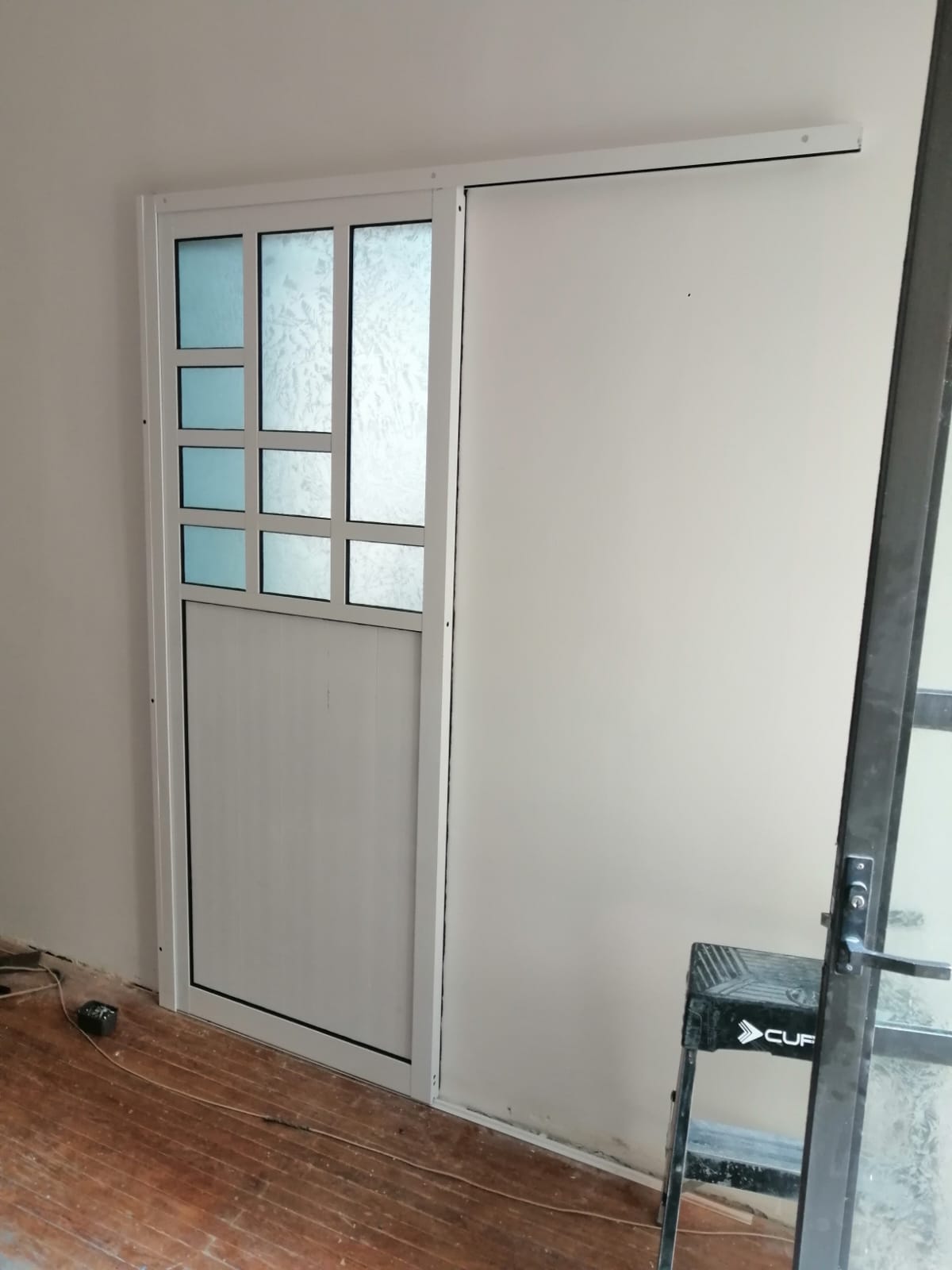 Fotografía adicional de Puertas de Aluminio y Cristal