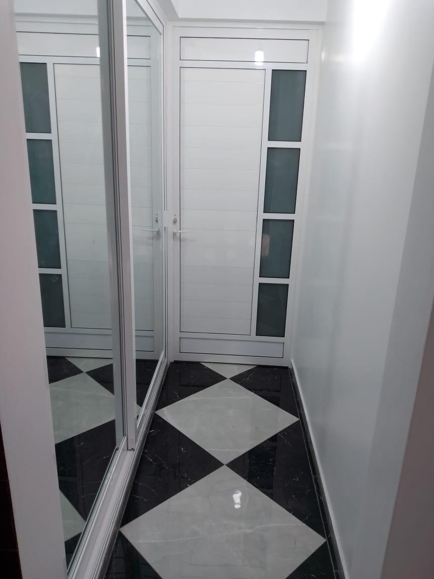 Fotografía adicional de Puertas de Aluminio y Cristal