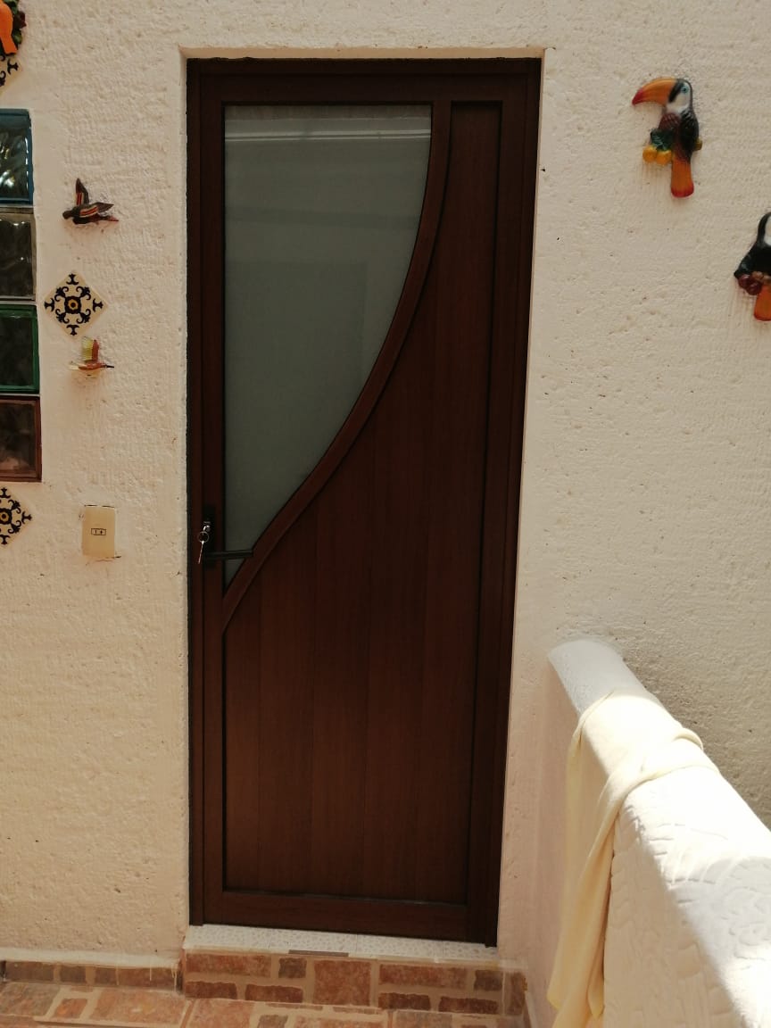 Fotografía adicional de Puertas de Aluminio y Cristal