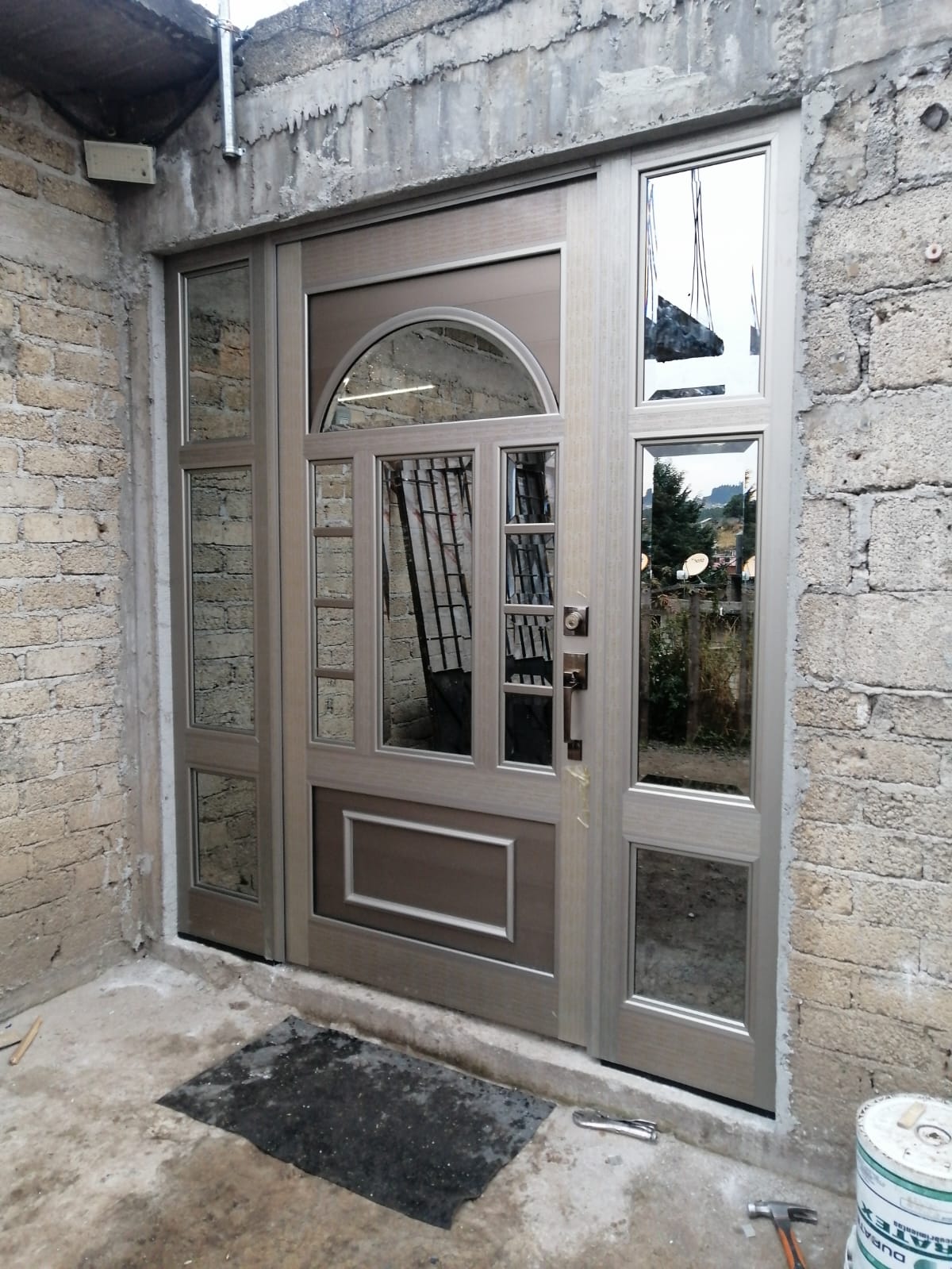 Fotografía adicional de Puertas de Aluminio y Cristal
