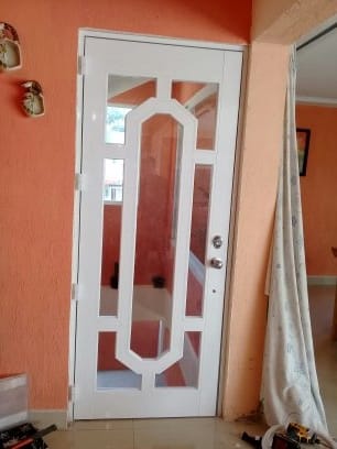 Fotografía adicional de Puertas de Aluminio y Cristal