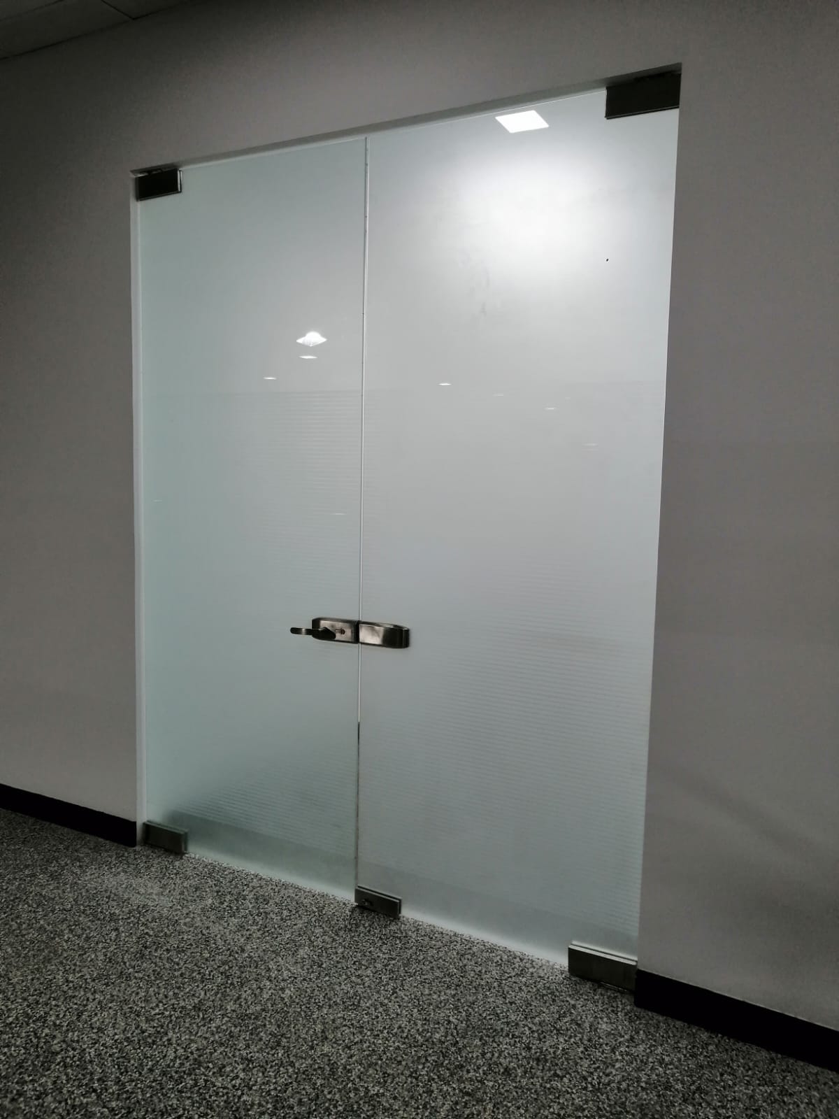 Fotografía adicional de Puertas de Aluminio y Cristal